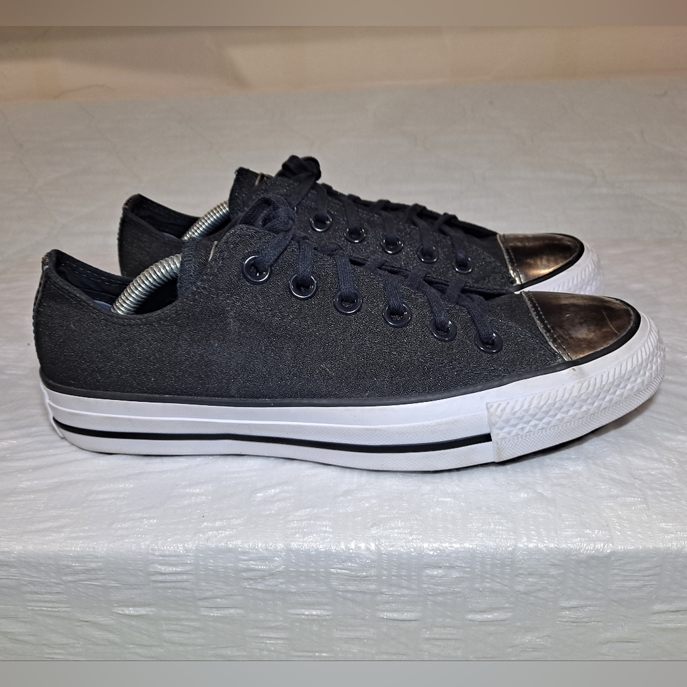 Converse All Stars Chuck Taylor Sneakers Women's 7 Low-Top Canvas Black/White